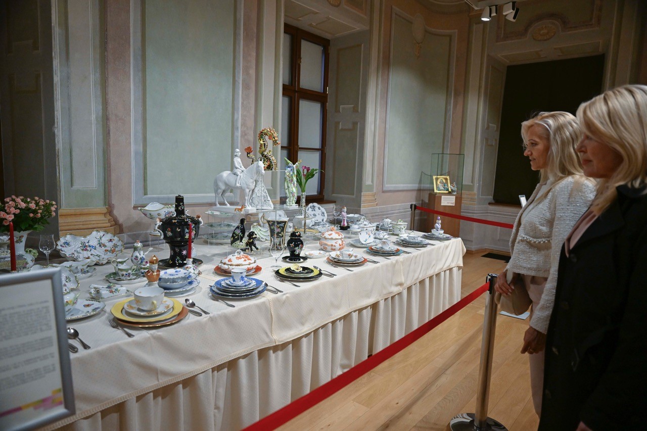 „Porcelán nobilis” – Különleges Herendi porcelánkiállítás Egerben
